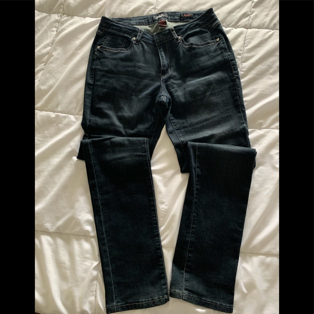 Earl woman’s skinny jeans size 8 with bling bling pockets